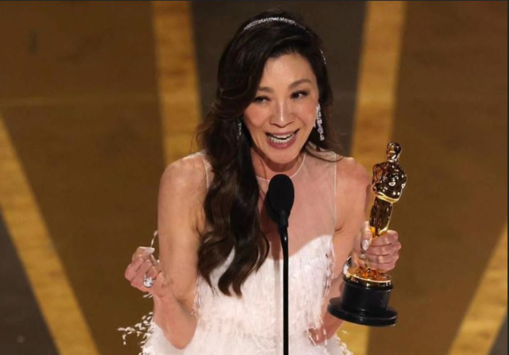 Por primera vez una asiática gana la estatuilla dorada a mejor Actriz en los Oscar